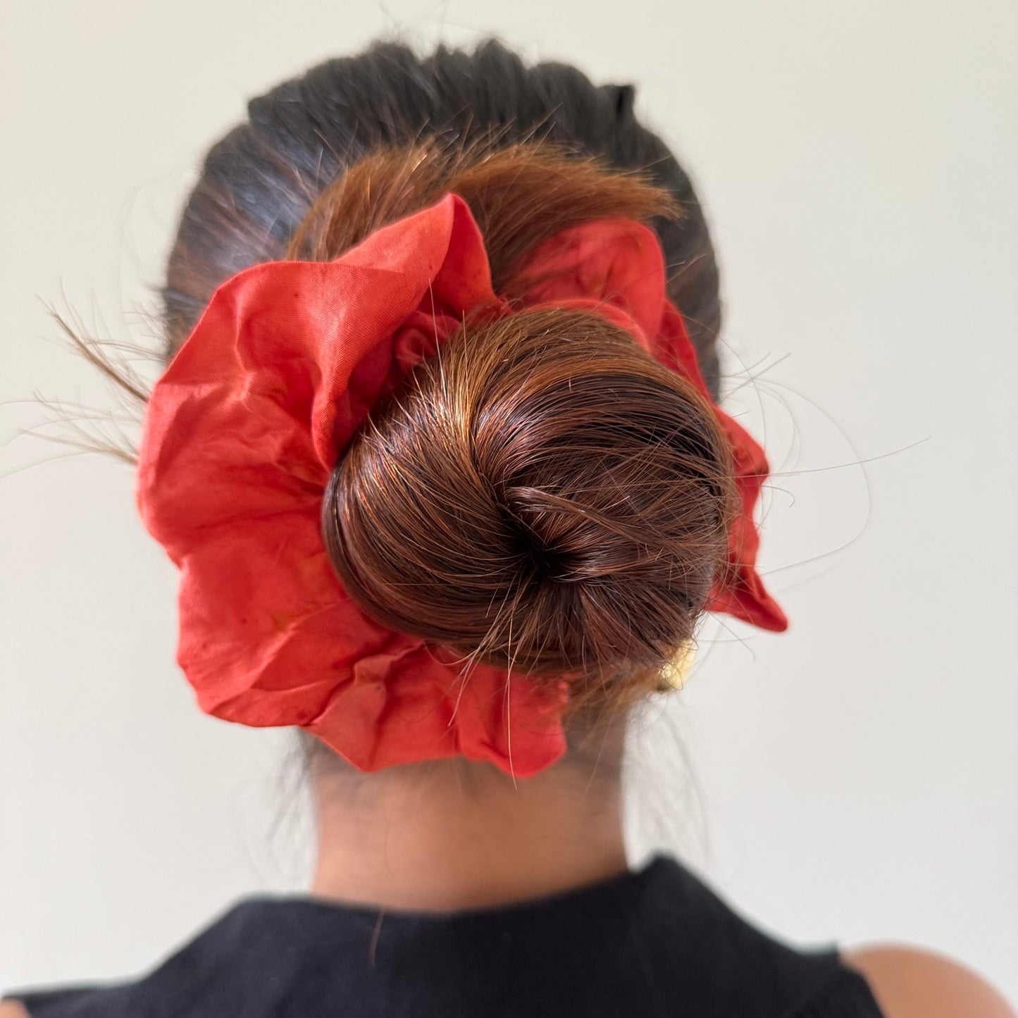THE SAHELI SCRUNCHIE SOLID
