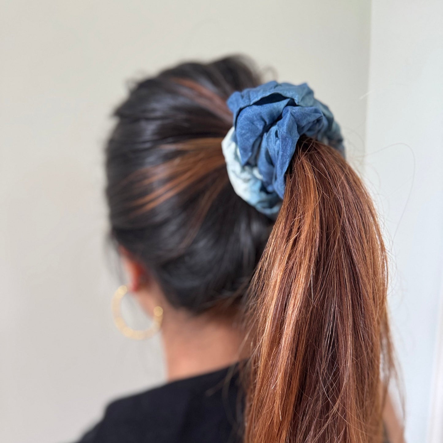 THE SAHELI SCRUNCHIE DUAL TONED