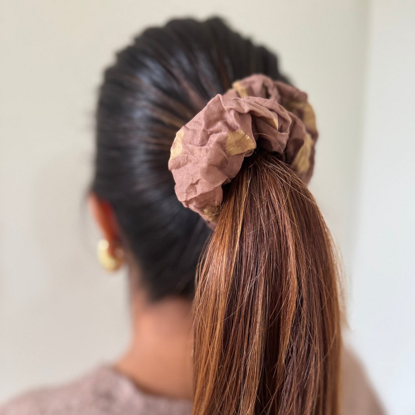 THE SAHELI SCRUNCHIE BANDHNI