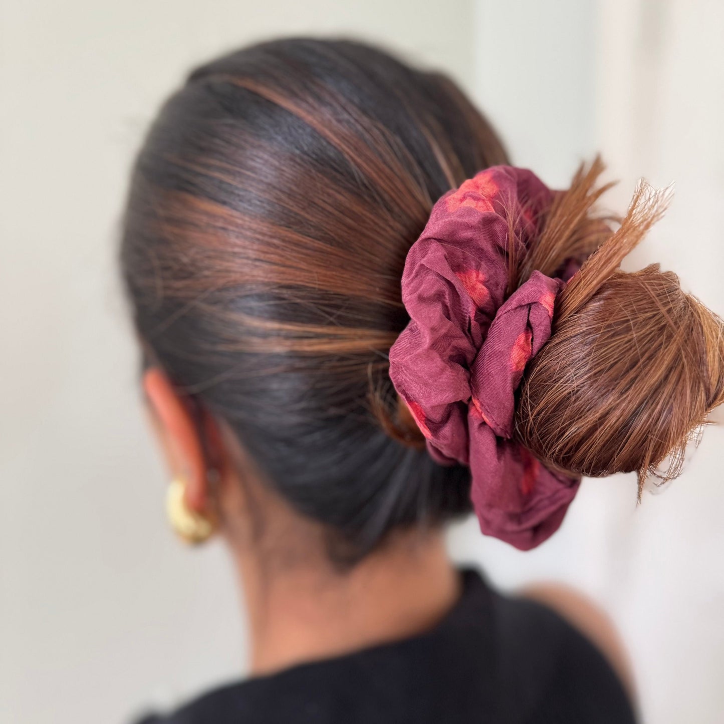 THE SAHELI SCRUNCHIE BANDHNI