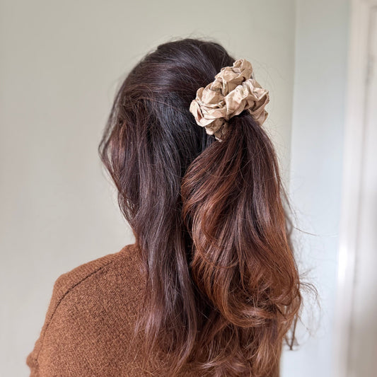 THE SAHELI SCRUNCHIE ECO PRINT