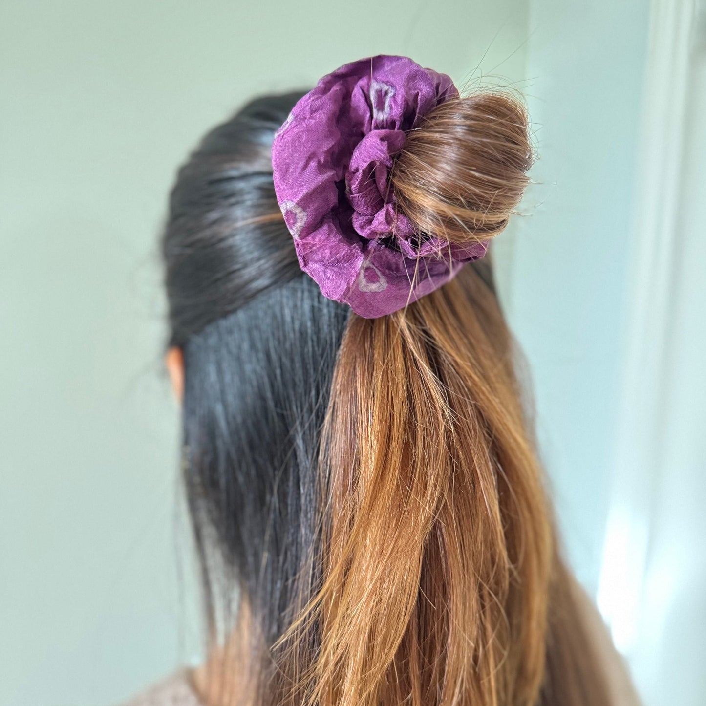 THE SAHELI SCRUNCHIE BANDHNI