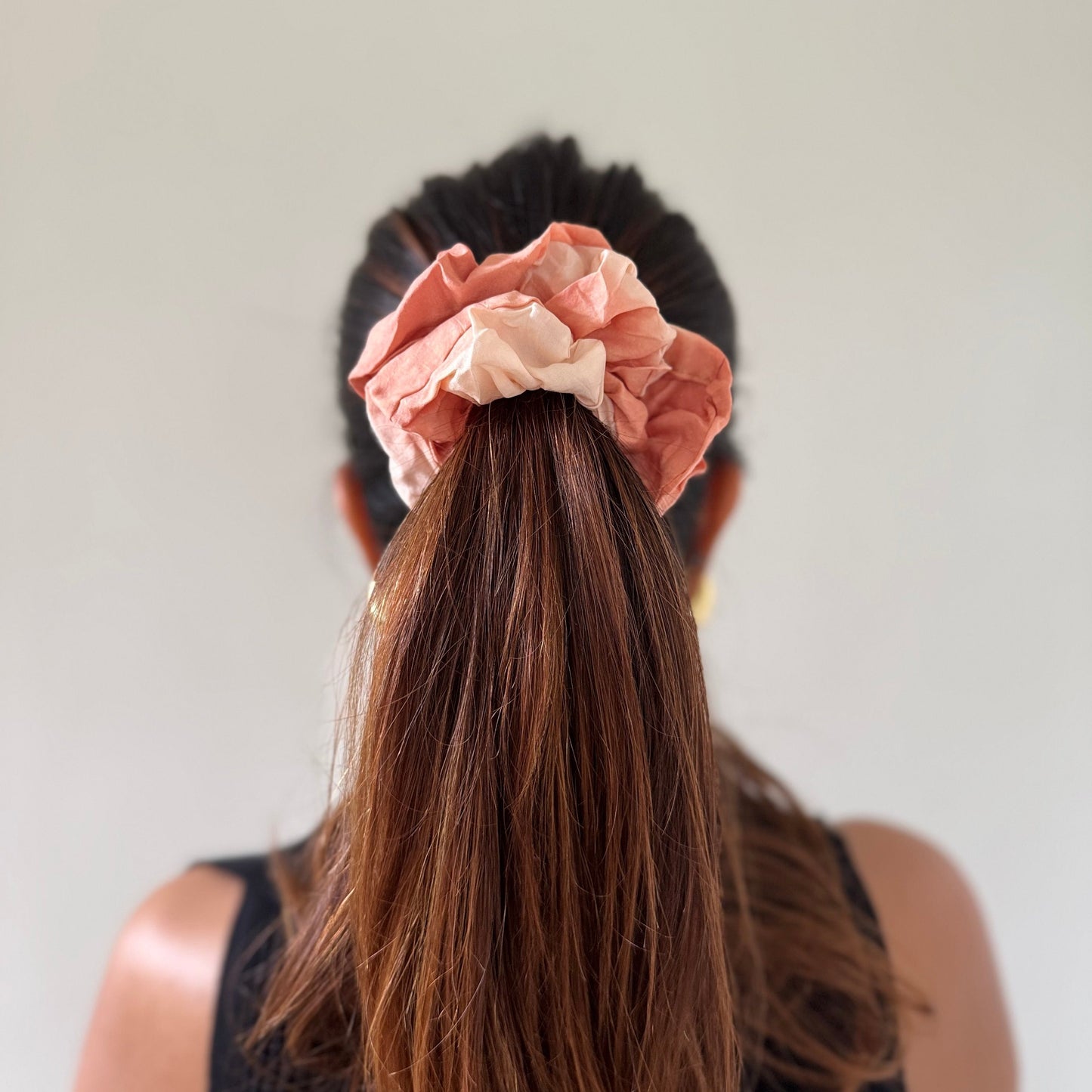 THE SAHELI SCRUNCHIE DUAL TONED