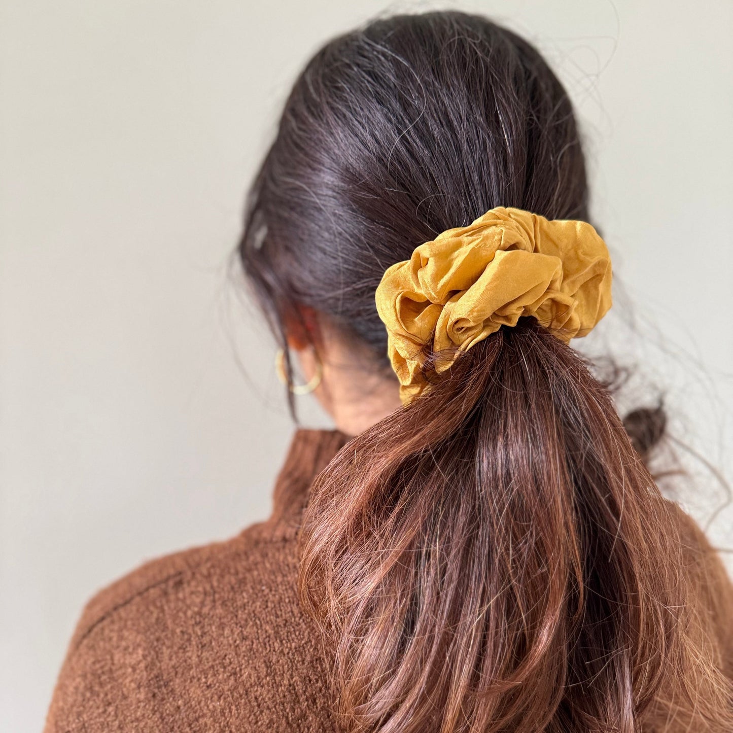 THE SAHELI SCRUNCHIE SOLID