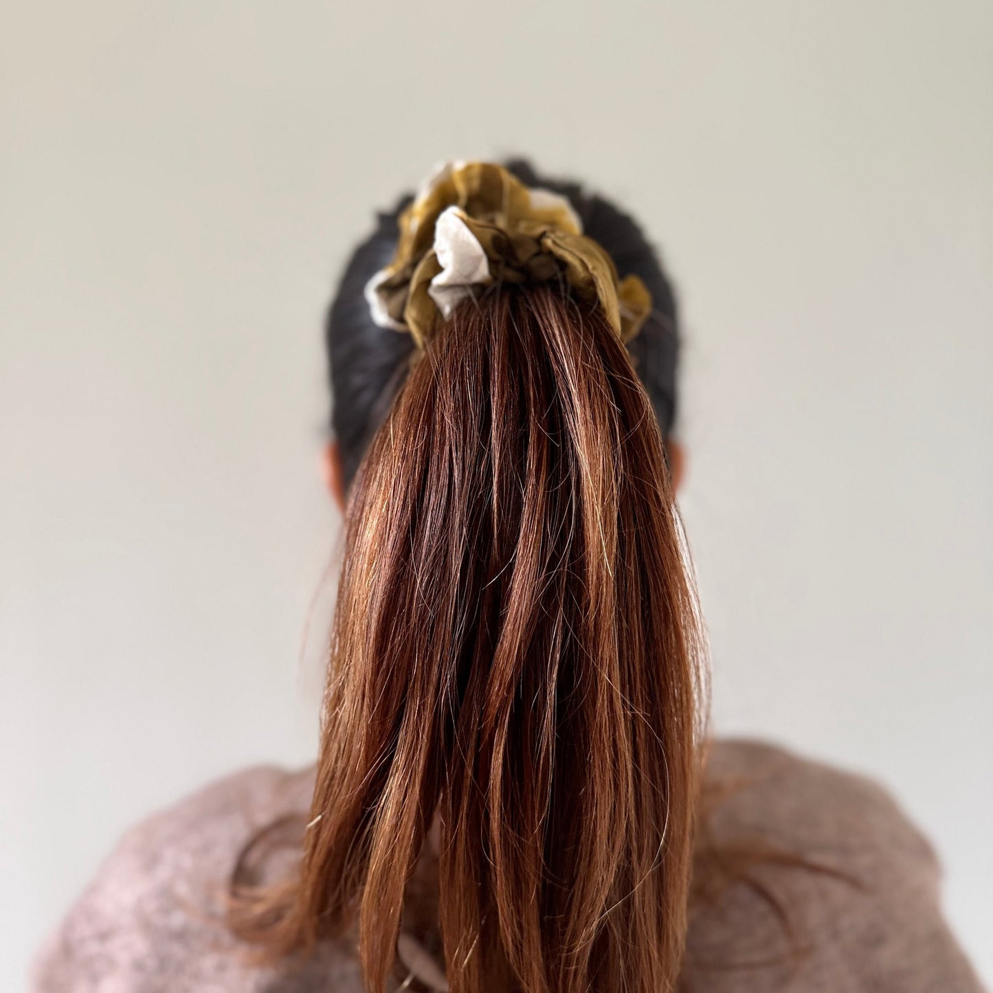 THE SAHELI SCRUNCHIE DUAL TONED