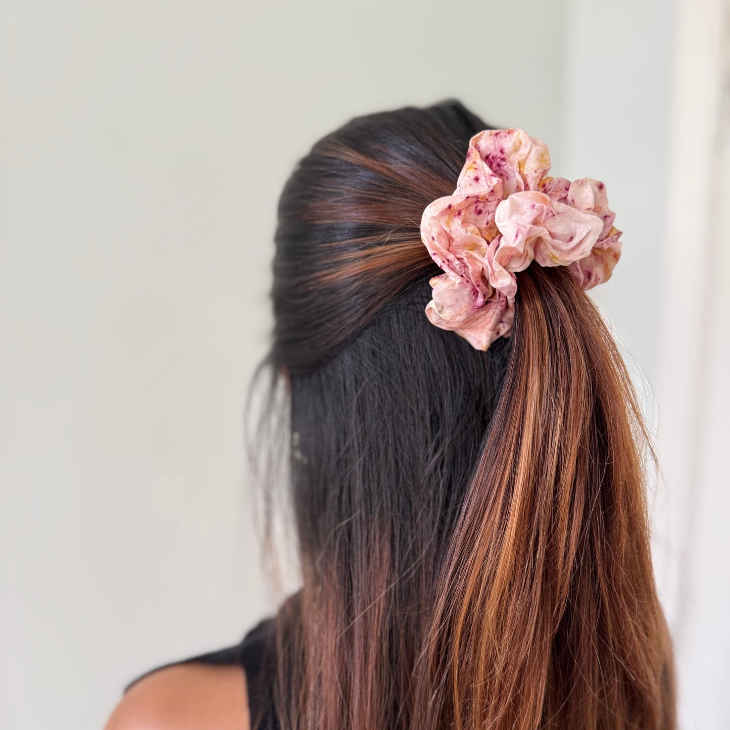 THE SAHELI SCRUNCHIE ECO PRINT