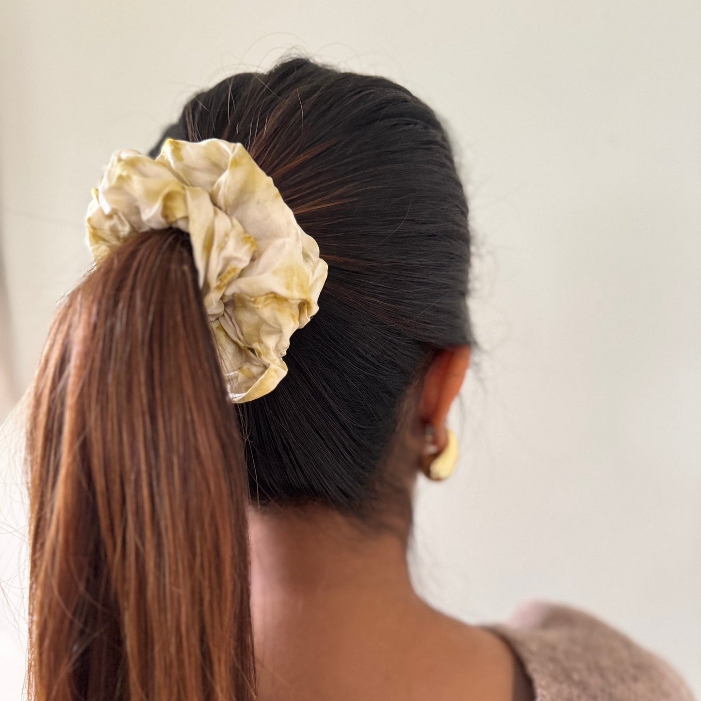 THE SAHELI SCRUNCHIE DUAL TONED