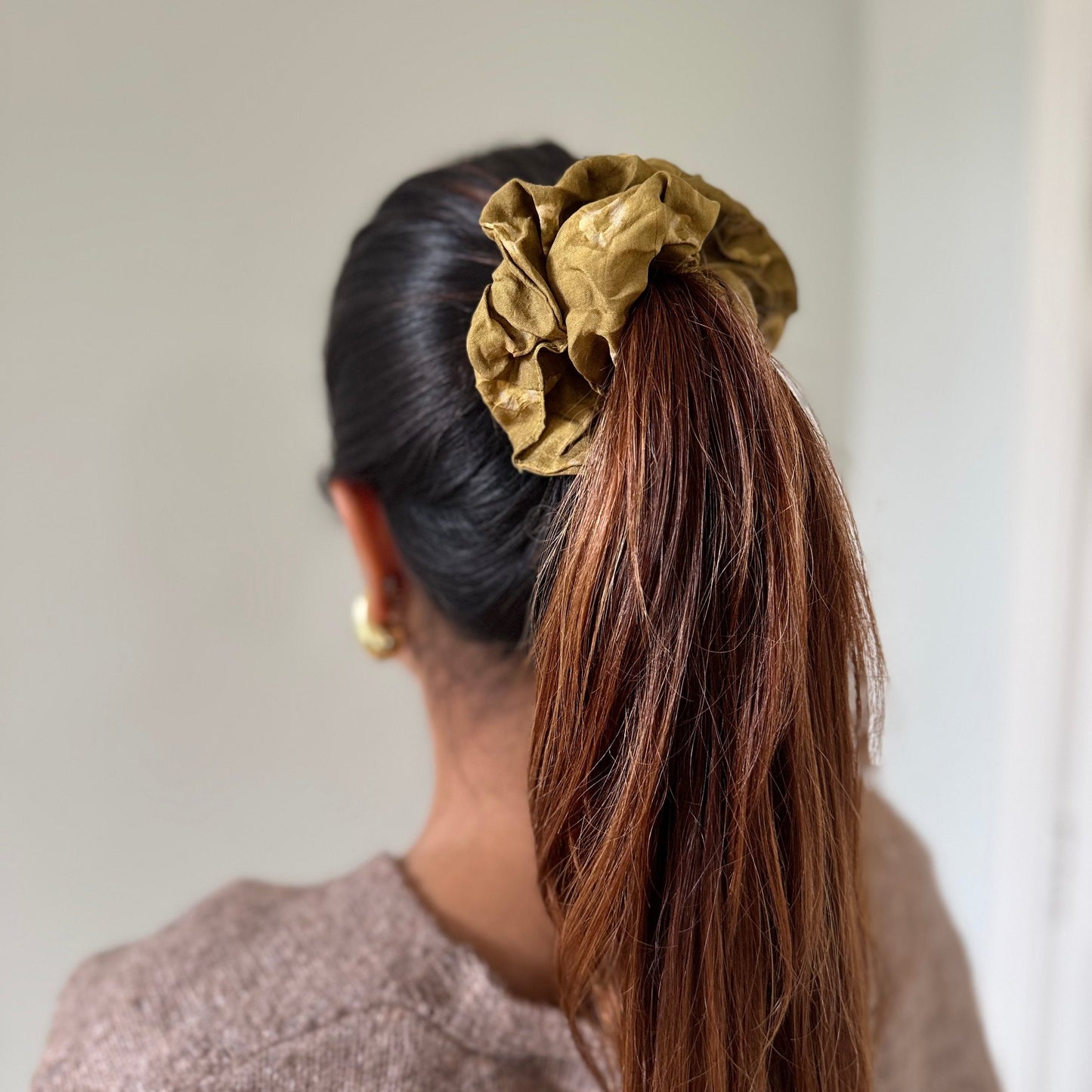 THE SAHELI SCRUNCHIE BANDHNI