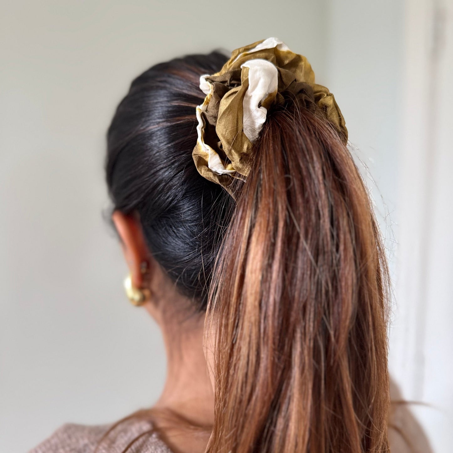 THE SAHELI SCRUNCHIE DUAL TONED