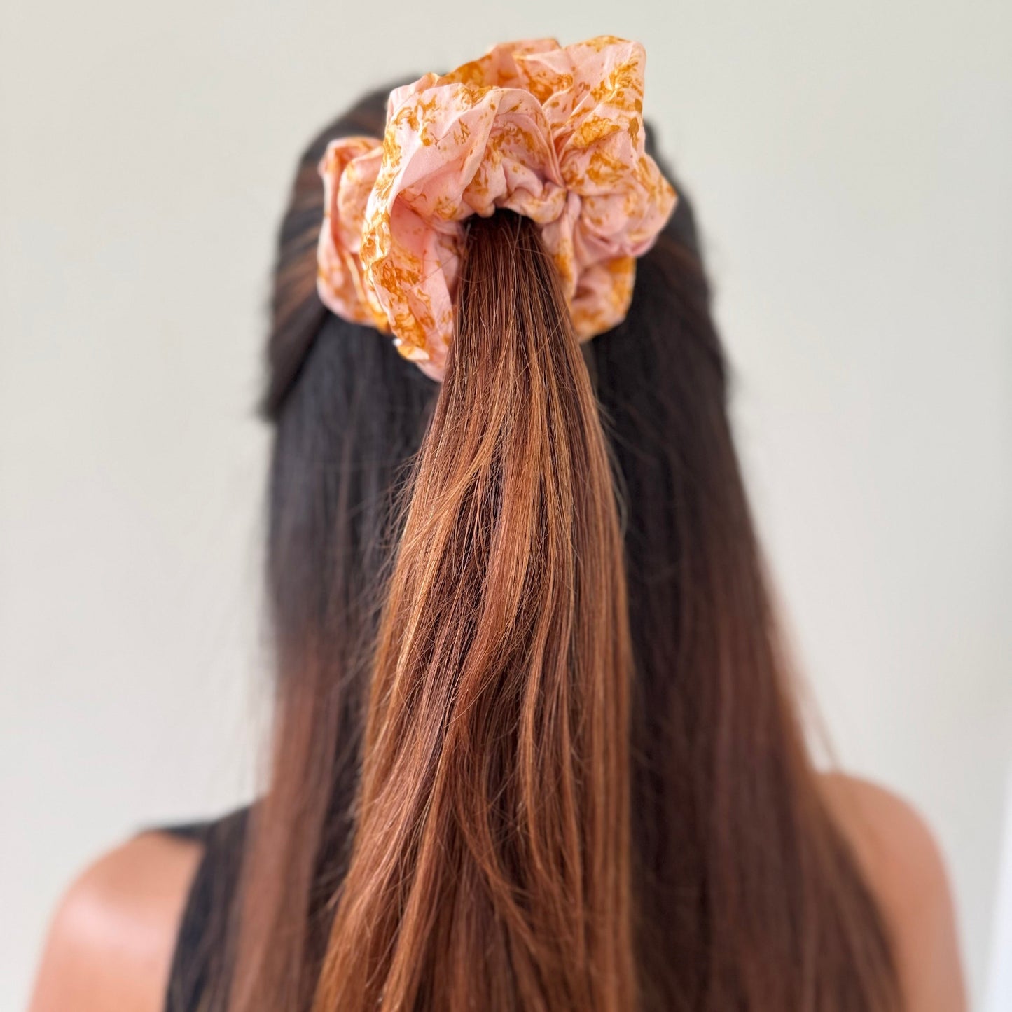 THE SAHELI SCRUNCHIE ECO PRINT