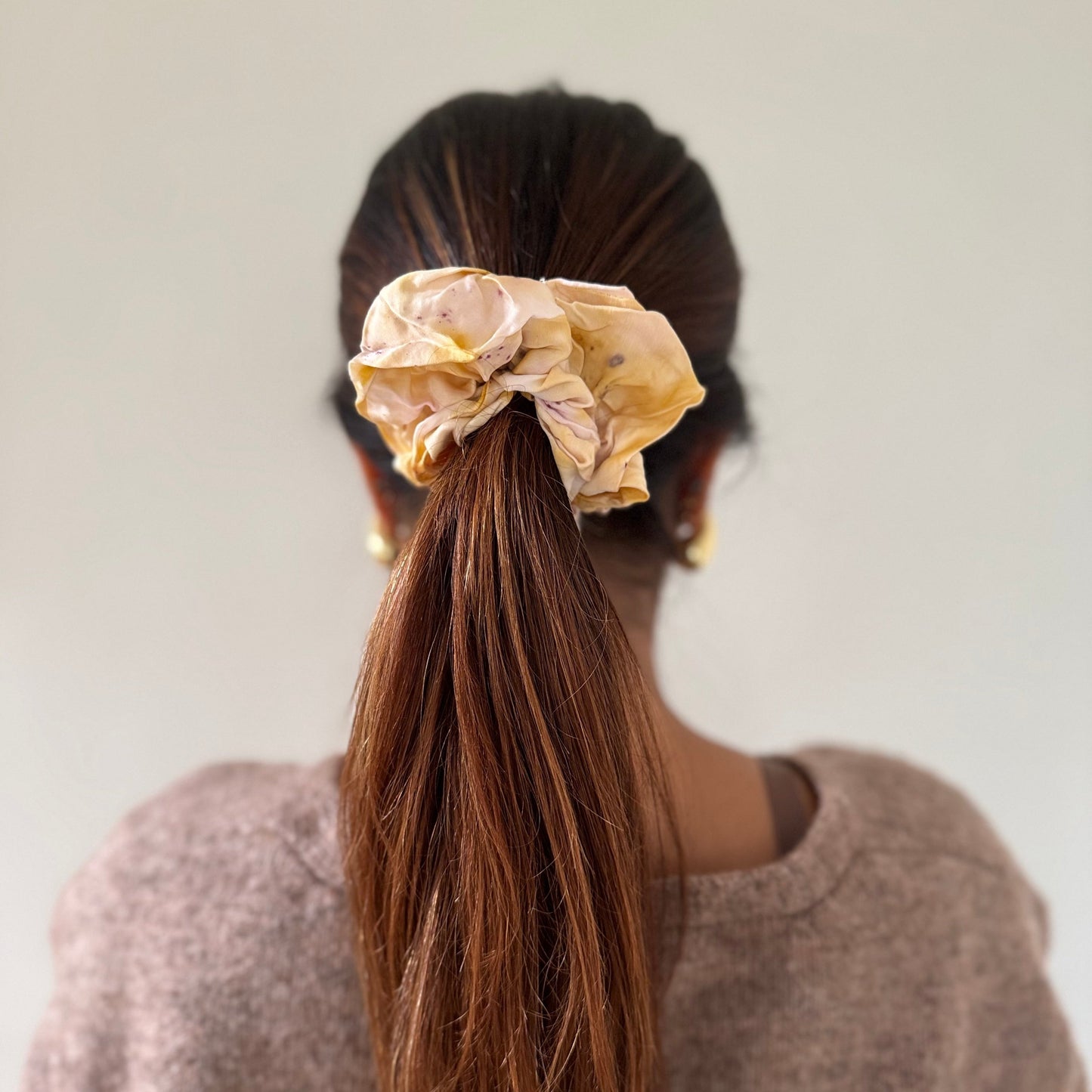 THE SAHELI SCRUNCHIE ECO PRINT