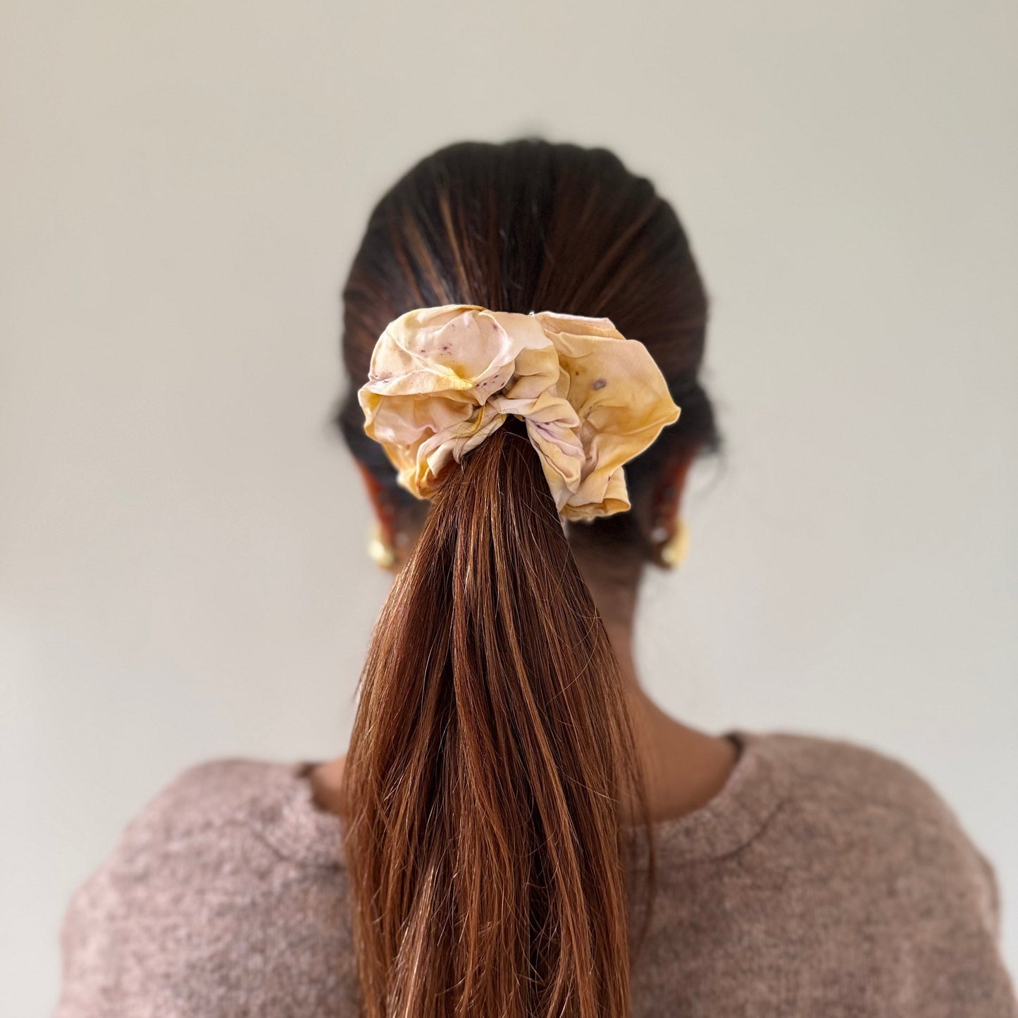 THE SAHELI SCRUNCHIE ECO PRINT