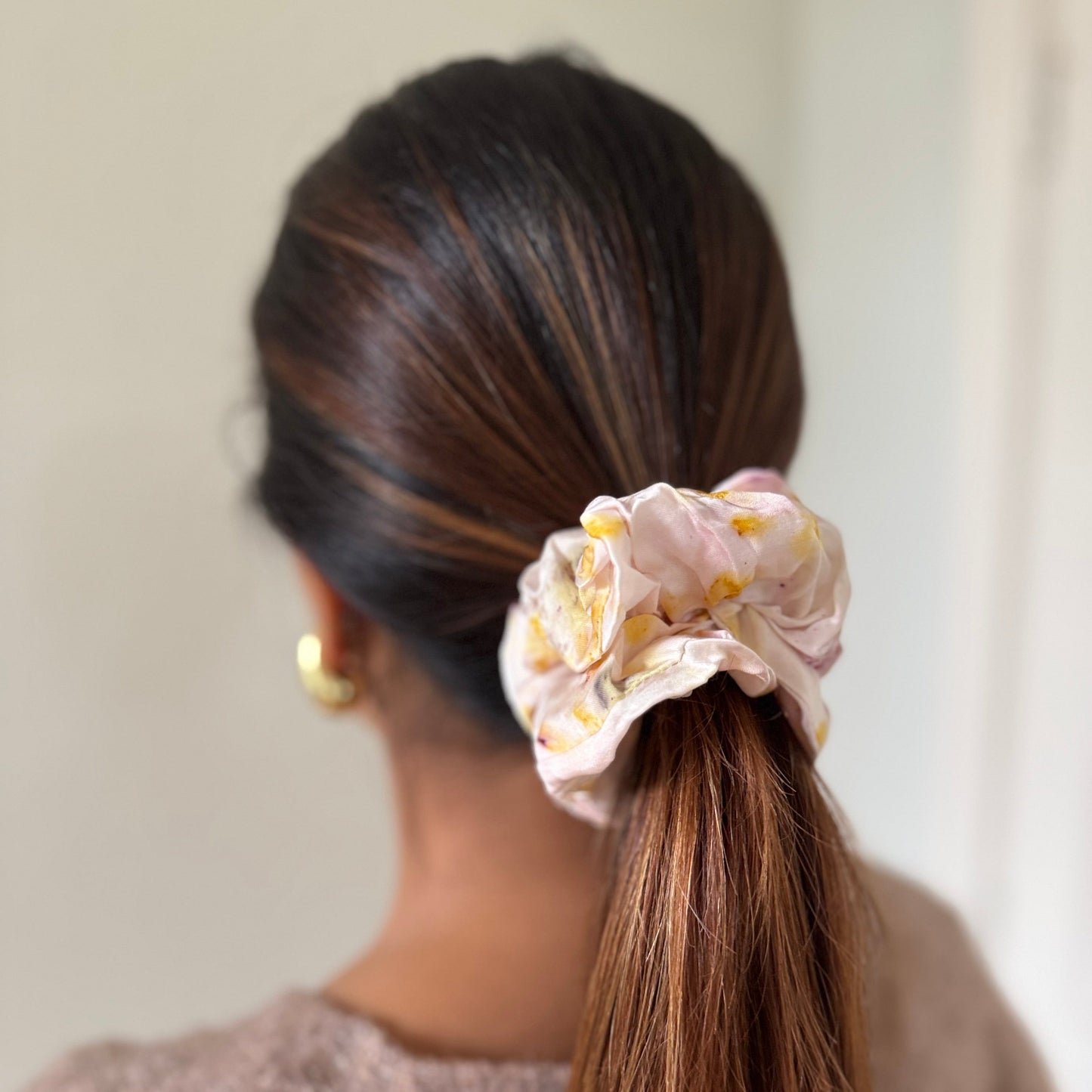 THE SAHELI SCRUNCHIE ECO PRINT