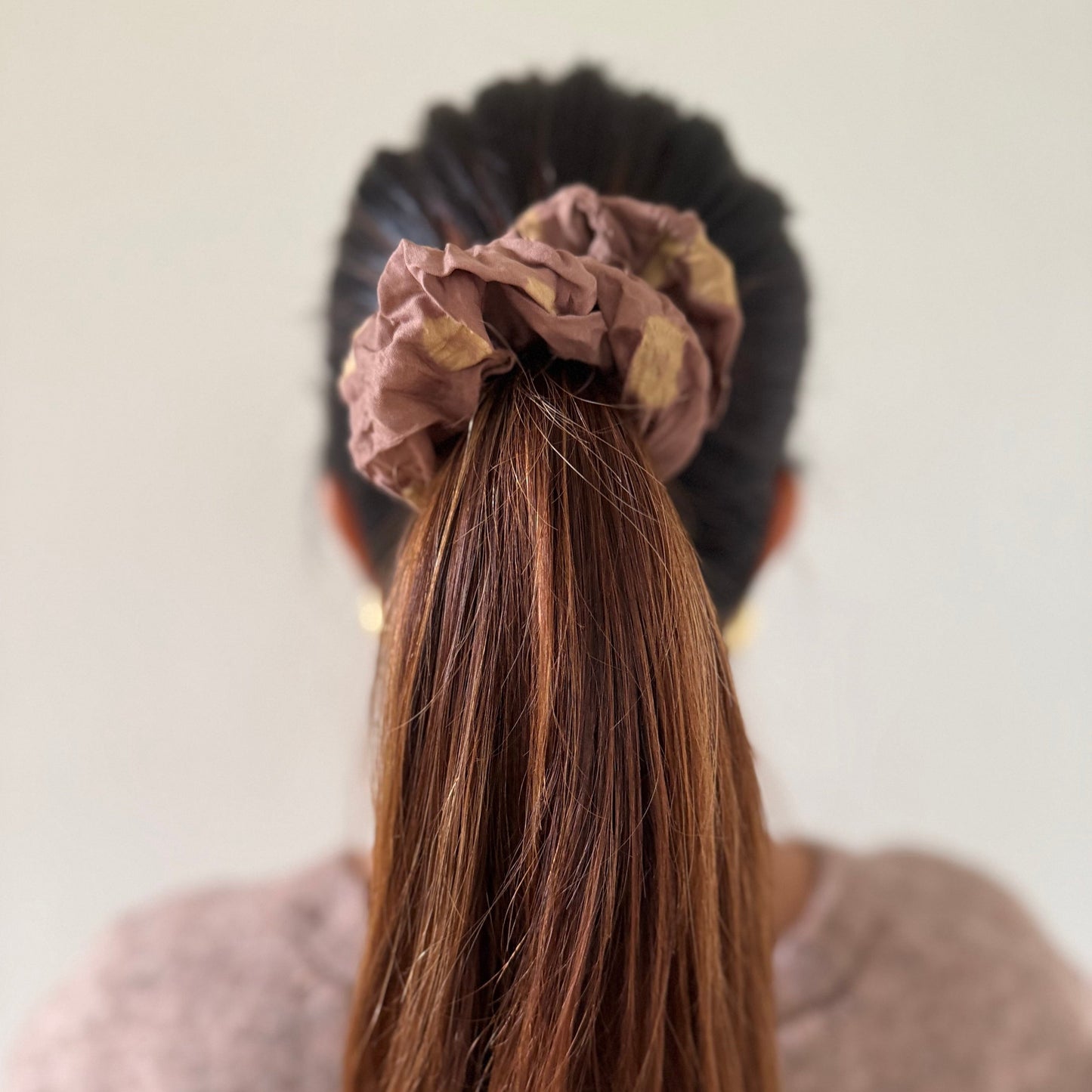 THE SAHELI SCRUNCHIE BANDHNI