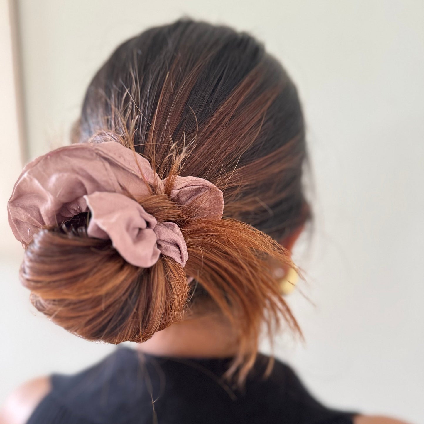 THE SAHELI SCRUNCHIE SOLID